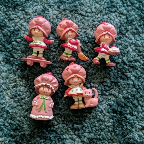 Vintage Other - Strawberry shortcake figurine bundle